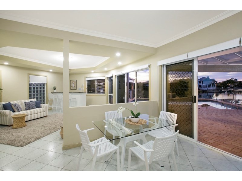 33 Dorsal Drive, Birkdale QLD 4159