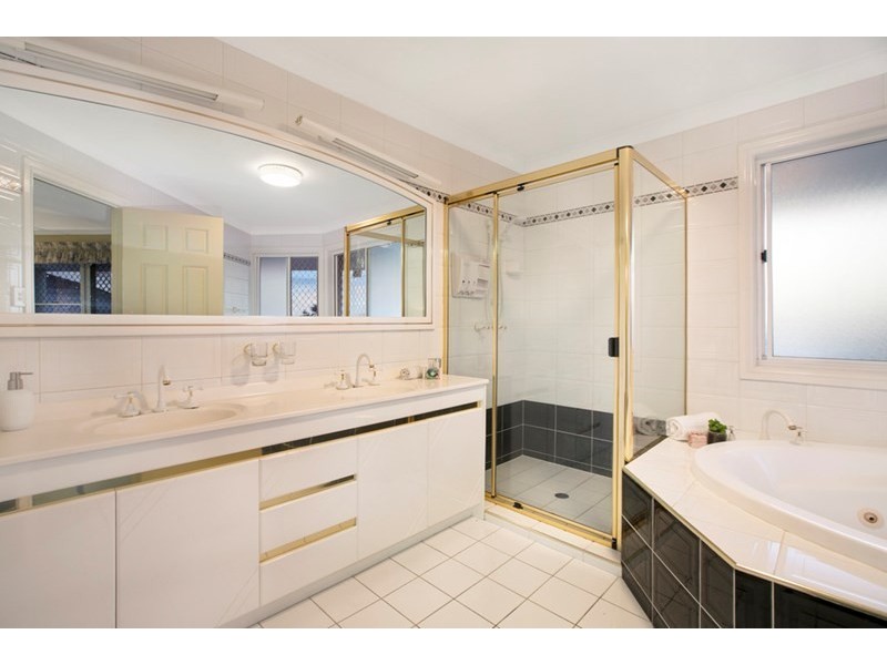 33 Dorsal Drive, Birkdale QLD 4159