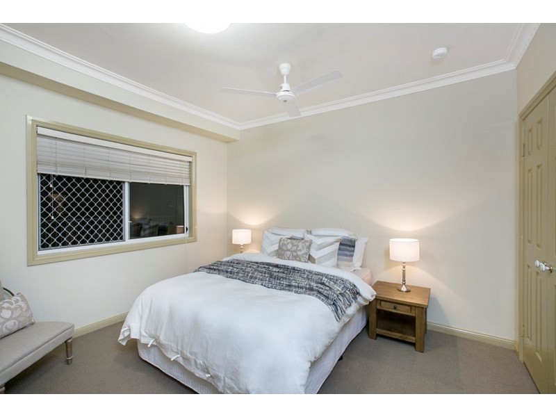 33 Dorsal Drive, Birkdale QLD 4159