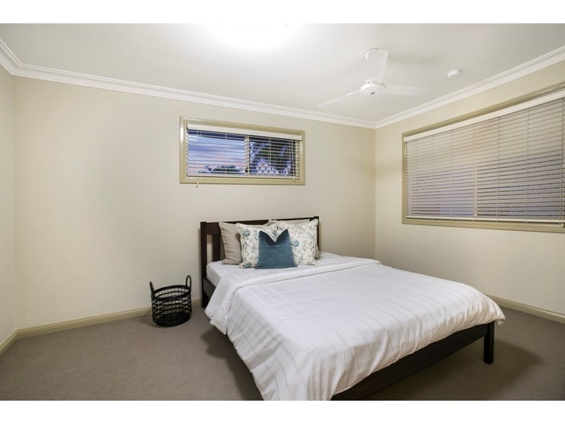 33 Dorsal Drive, Birkdale QLD 4159