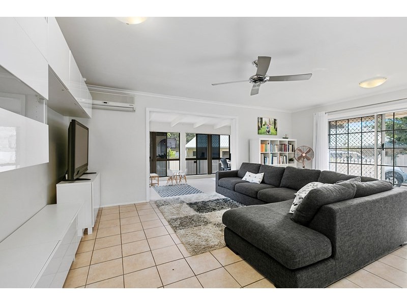 2 Catalina Crescent, Birkdale QLD 4159