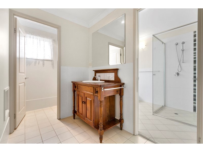 43 Thorne Road, Birkdale QLD 4159