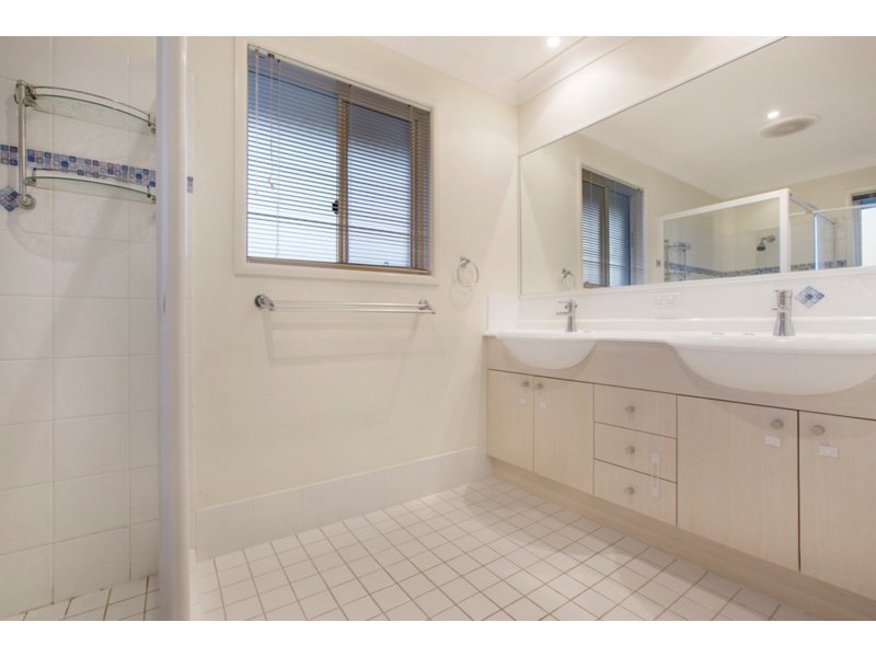 3 Farnham Street, Wellington Point QLD 4160