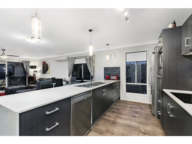 27 Banks Street, Capalaba QLD 4157