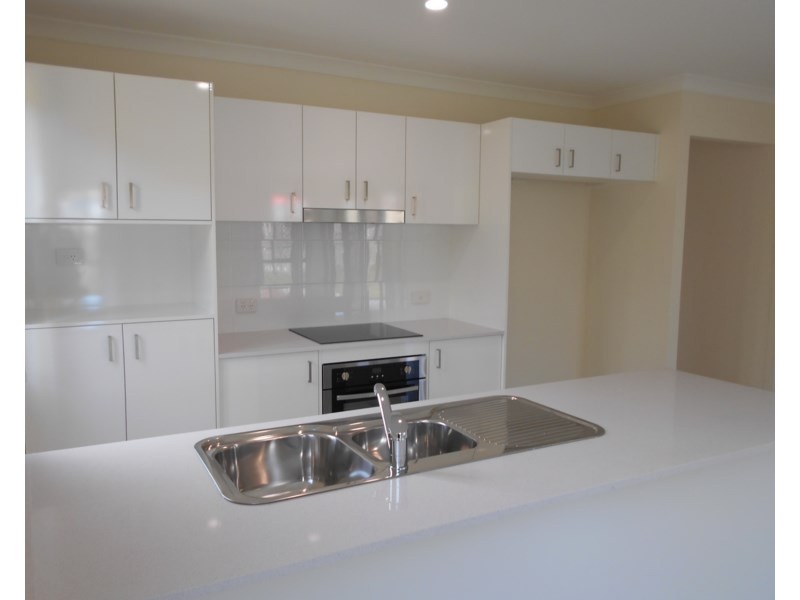 2/24 Rossinton Street, Birkdale QLD 4159