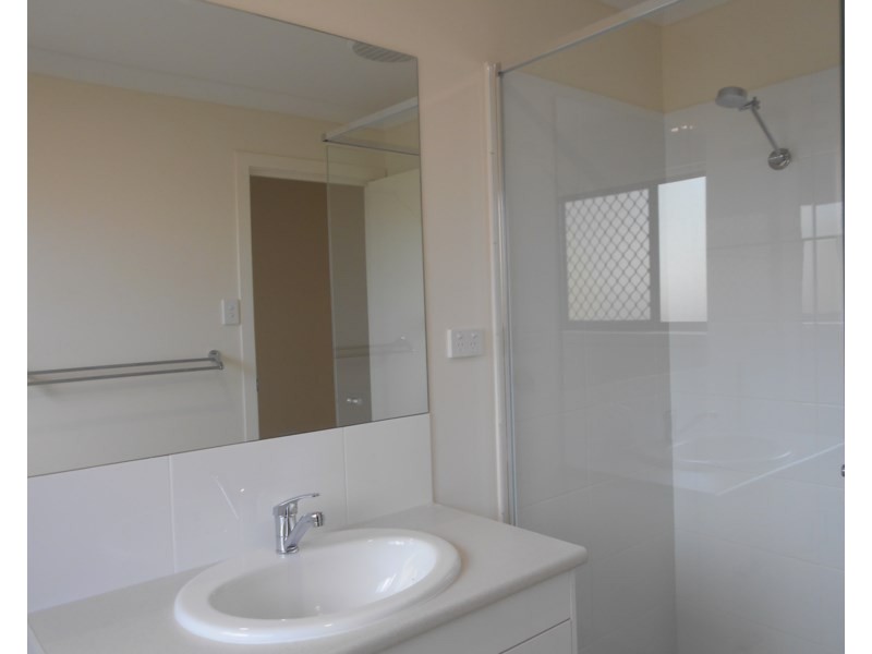 2/24 Rossinton Street, Birkdale QLD 4159