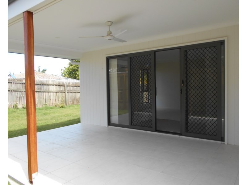 2/24 Rossinton Street, Birkdale QLD 4159