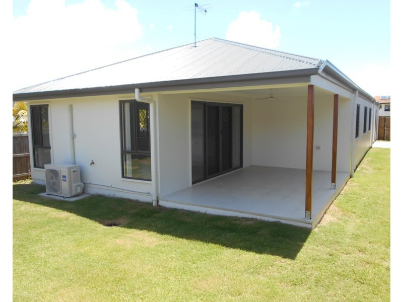 2/24 Rossinton Street, Birkdale QLD 4159