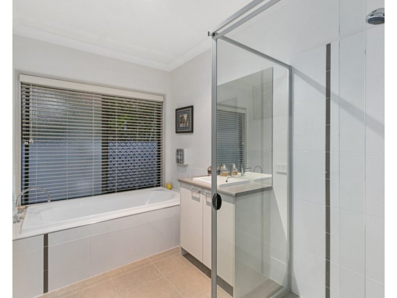 46 Penzance Drive, Redland Bay QLD 4165