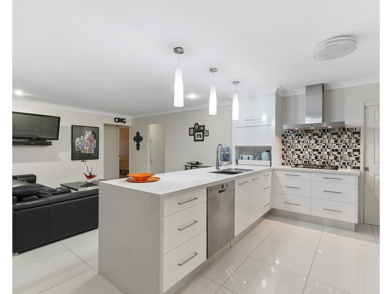 6 Johnston Avenue, Birkdale QLD 4159