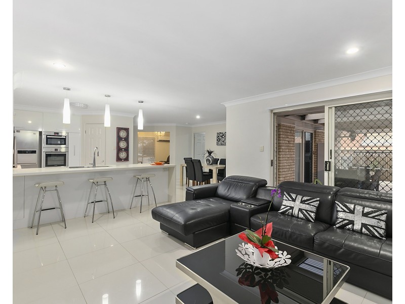 6 Johnston Avenue, Birkdale QLD 4159