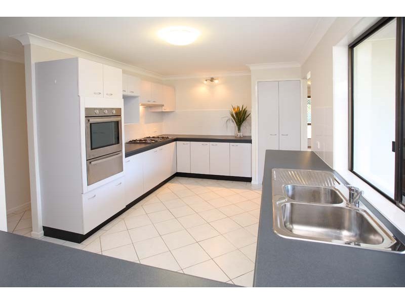 13 Ruth Street, Birkdale QLD 4159