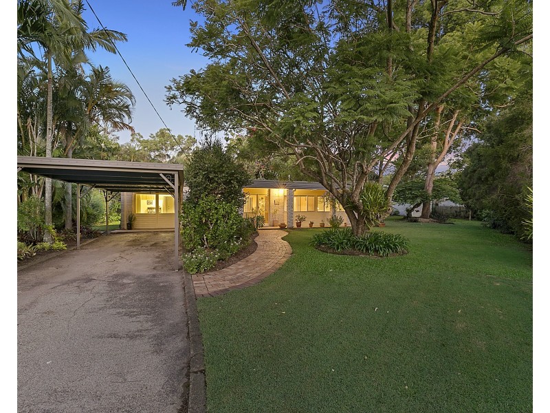 1 Riaweena Street, Thorneside QLD 4158