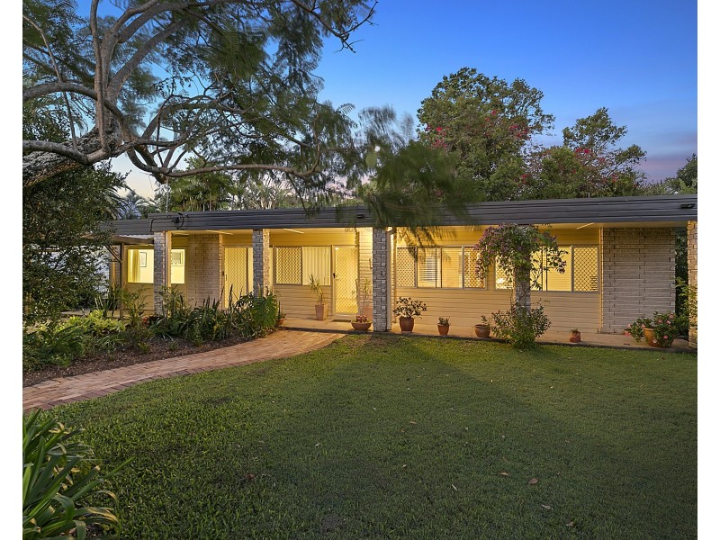 1 Riaweena Street, Thorneside QLD 4158