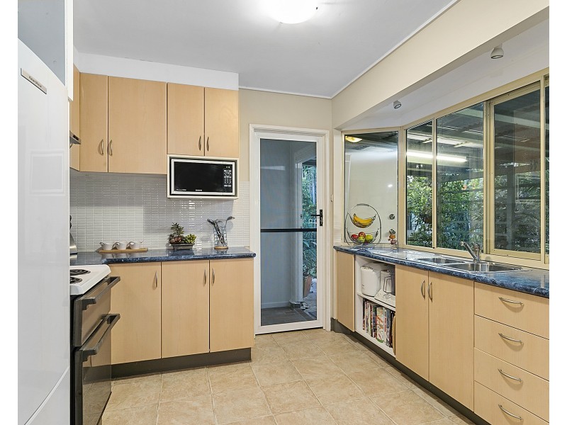 1 Riaweena Street, Thorneside QLD 4158