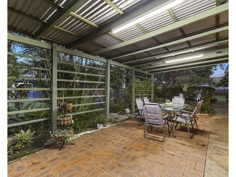 1 Riaweena Street, Thorneside QLD 4158