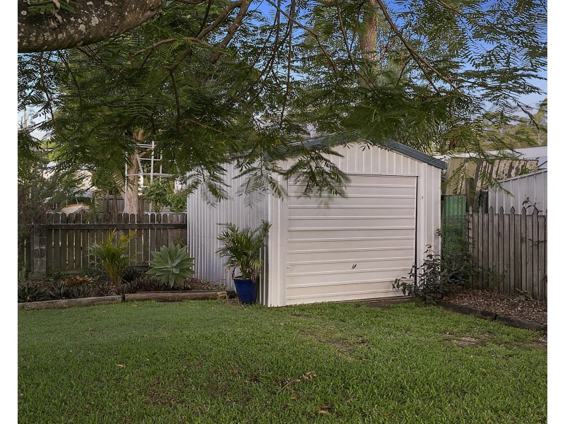 1 Riaweena Street, Thorneside QLD 4158