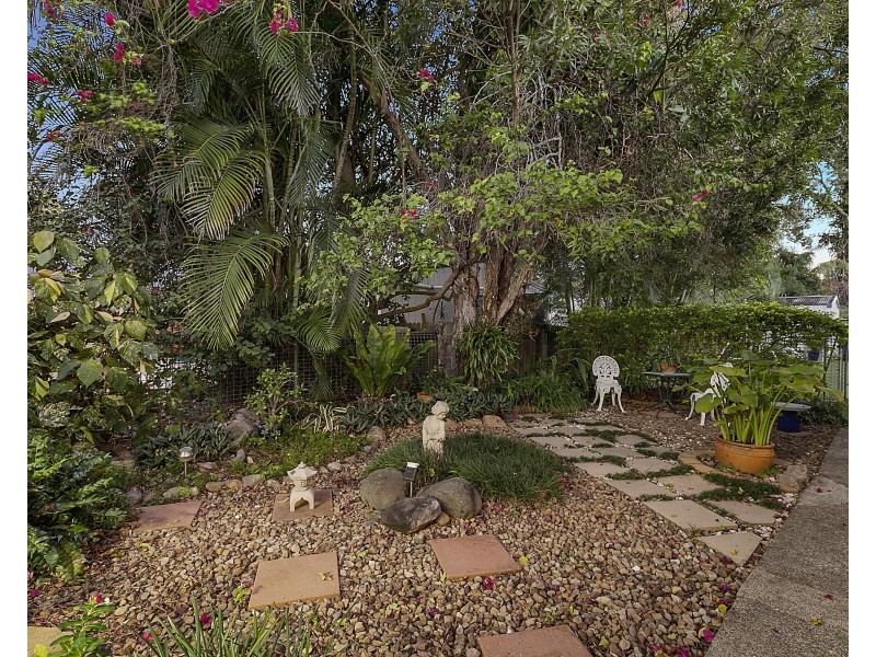 1 Riaweena Street, Thorneside QLD 4158