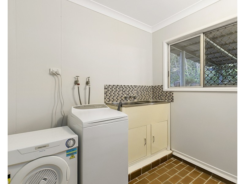 1 Riaweena Street, Thorneside QLD 4158