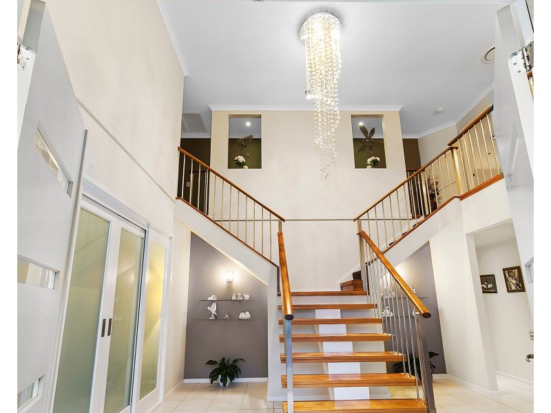 28 Magnetic Place, Redland Bay QLD 4165