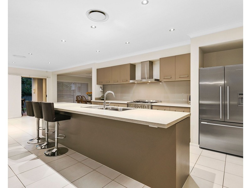 28 Magnetic Place, Redland Bay QLD 4165