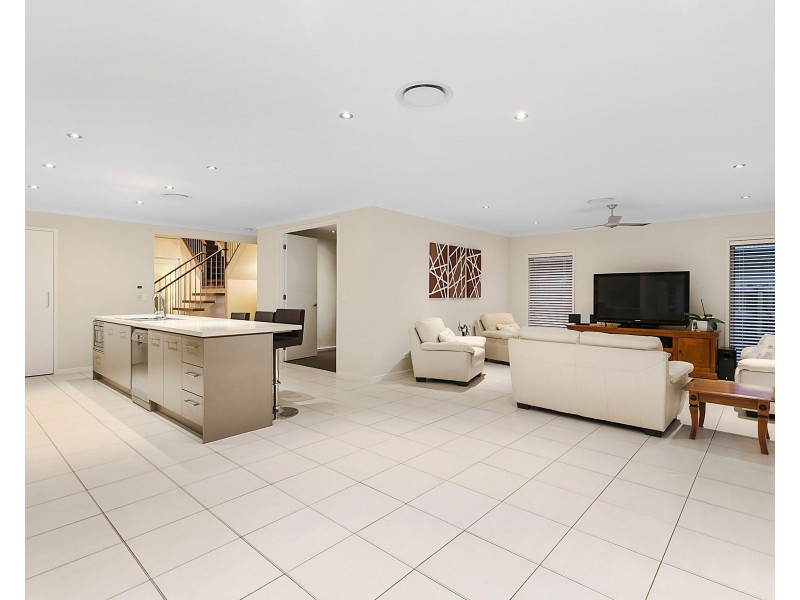 28 Magnetic Place, Redland Bay QLD 4165