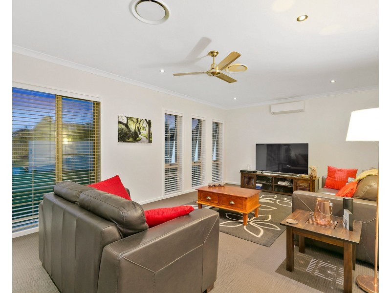 28 Magnetic Place, Redland Bay QLD 4165