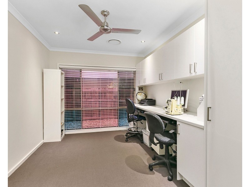 28 Magnetic Place, Redland Bay QLD 4165