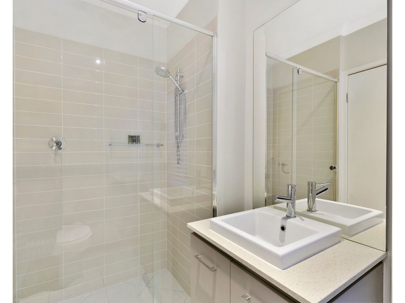 28 Magnetic Place, Redland Bay QLD 4165