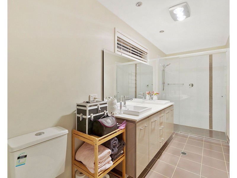 28 Magnetic Place, Redland Bay QLD 4165