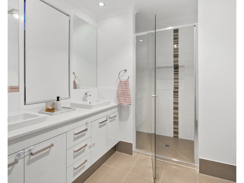 12 Edith Street, Wellington Point QLD 4160