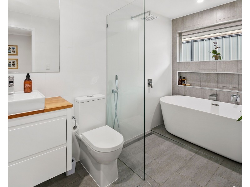 12 Frank Street, Thorneside QLD 4158