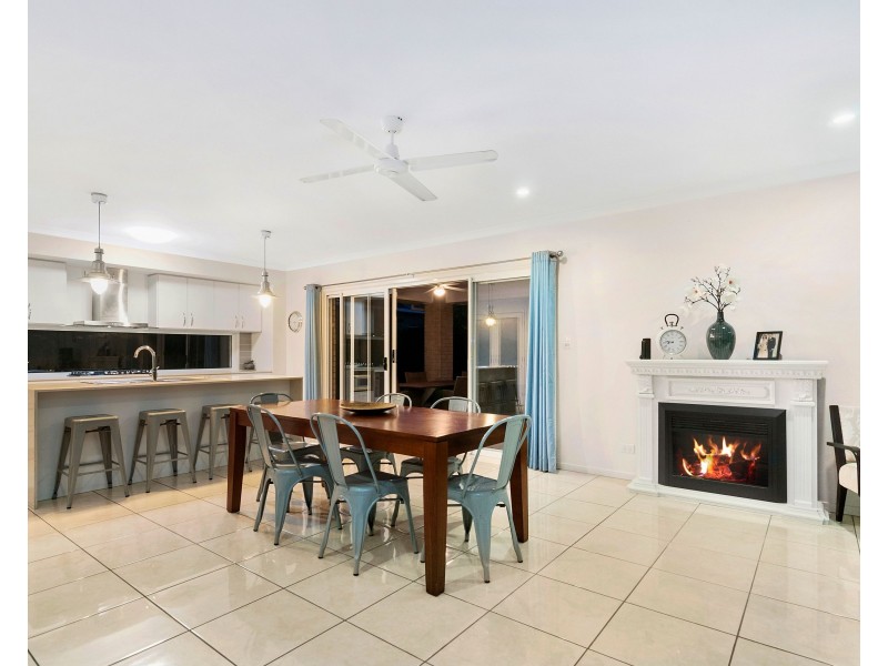 16 Acer Place, Redland Bay QLD 4165