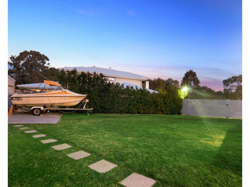 16 Acer Place, Redland Bay QLD 4165