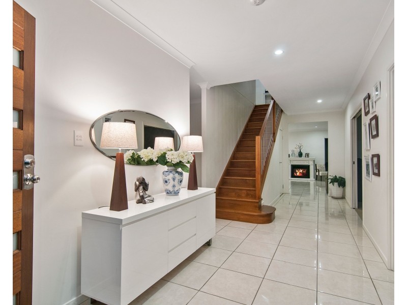 16 Acer Place, Redland Bay QLD 4165