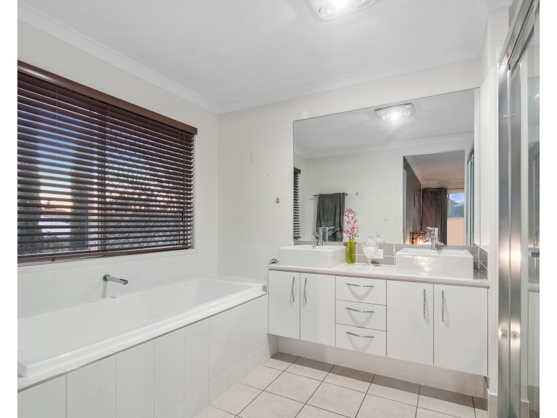 16 Acer Place, Redland Bay QLD 4165
