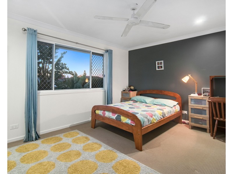 16 Acer Place, Redland Bay QLD 4165