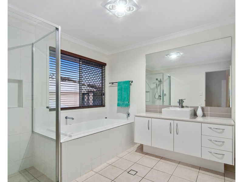 16 Acer Place, Redland Bay QLD 4165