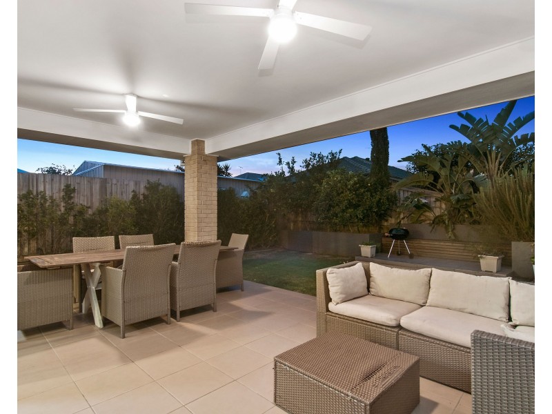 16 Acer Place, Redland Bay QLD 4165