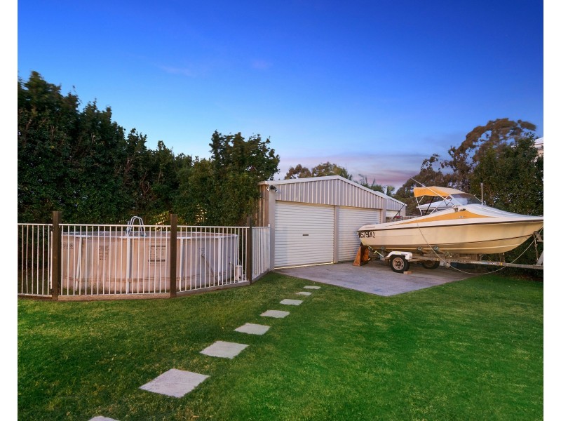 16 Acer Place, Redland Bay QLD 4165