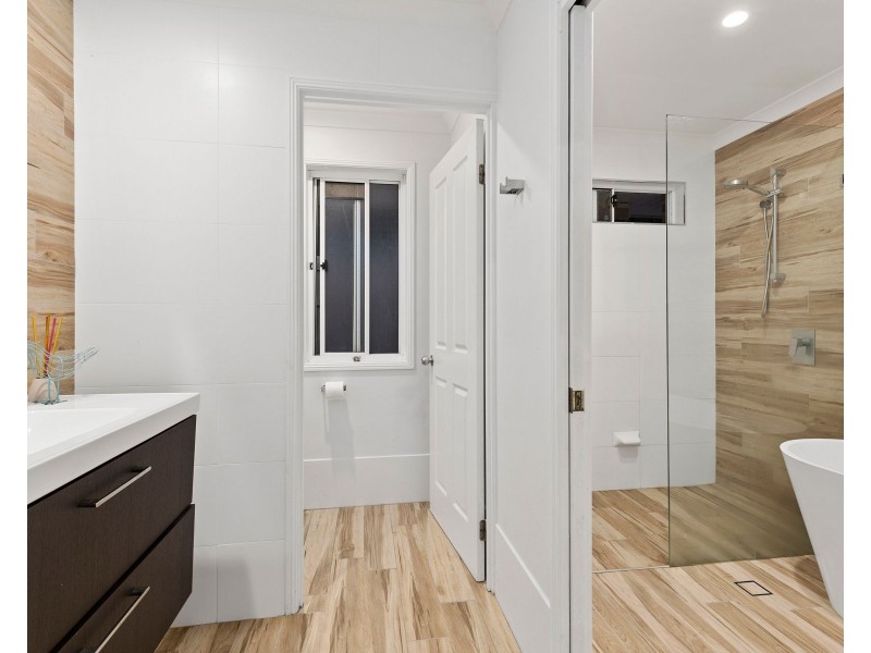 3 Barrett Street, Birkdale QLD 4159