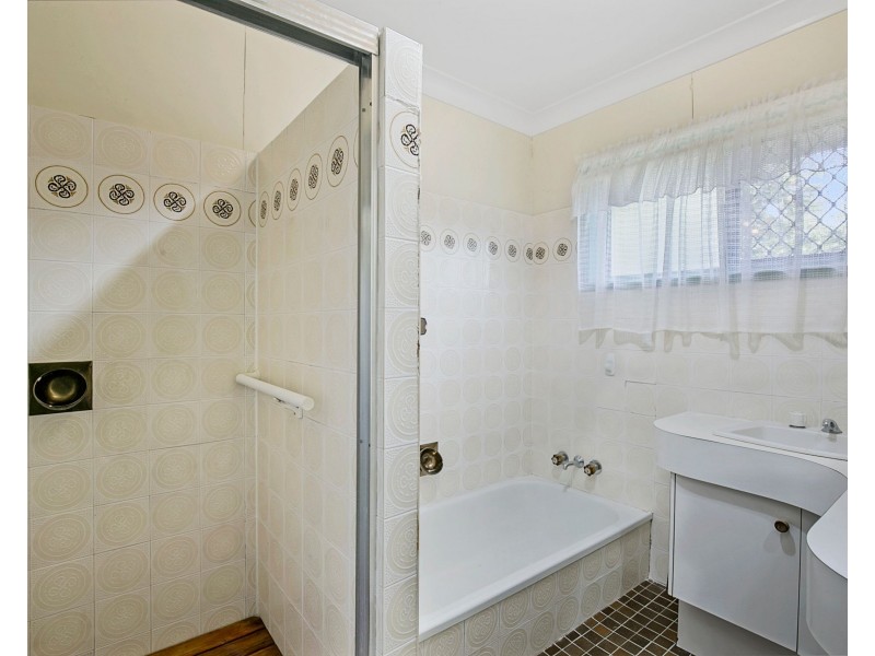 18 Tarcutta Street, Cleveland QLD 4163