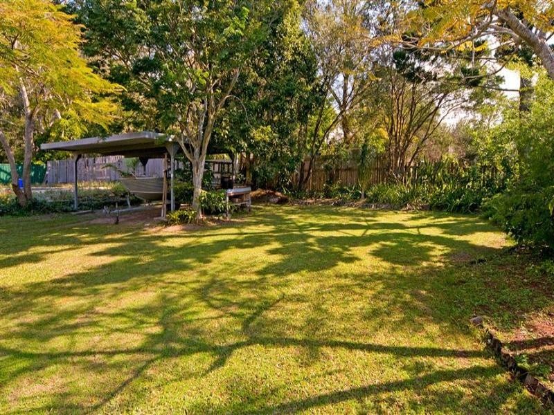 12 Currawong Drive, Birkdale QLD 4159