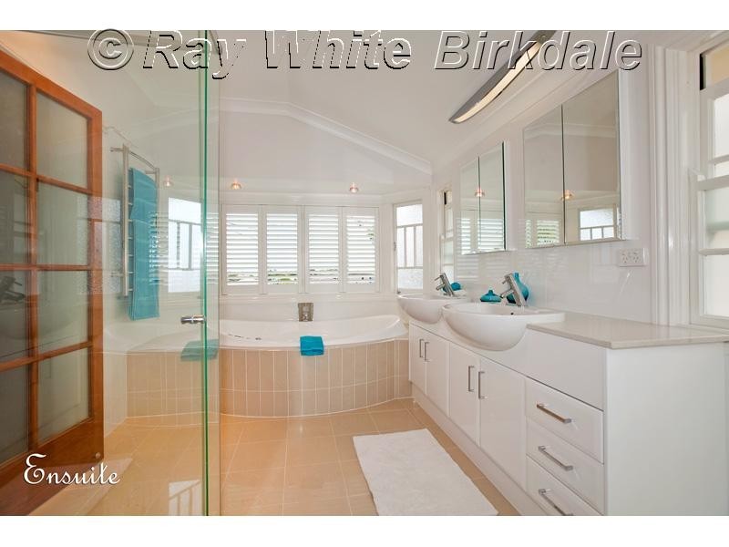 38 Gordon Parade, Manly QLD 4179