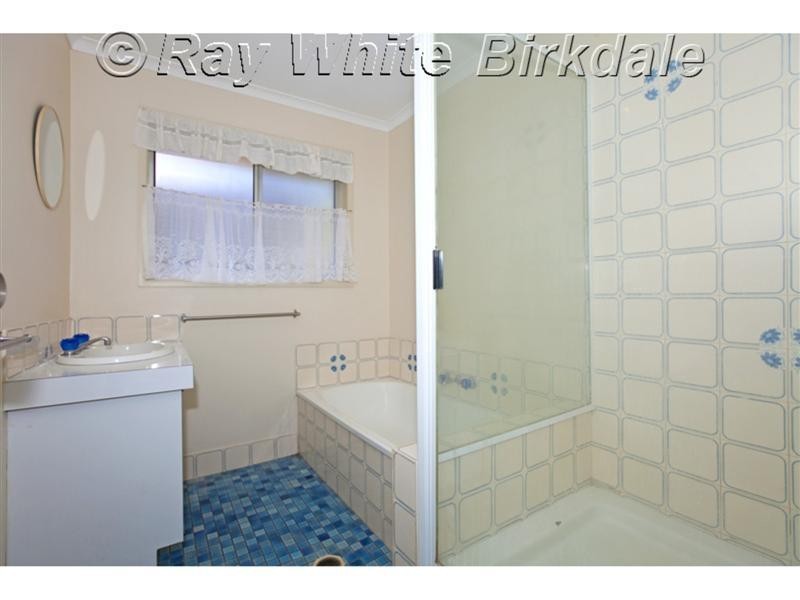 11 Valley Road, Wellington Point QLD 4160