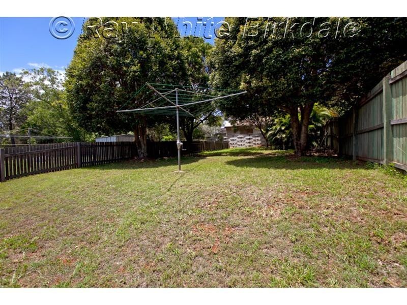 11 Valley Road, Wellington Point QLD 4160