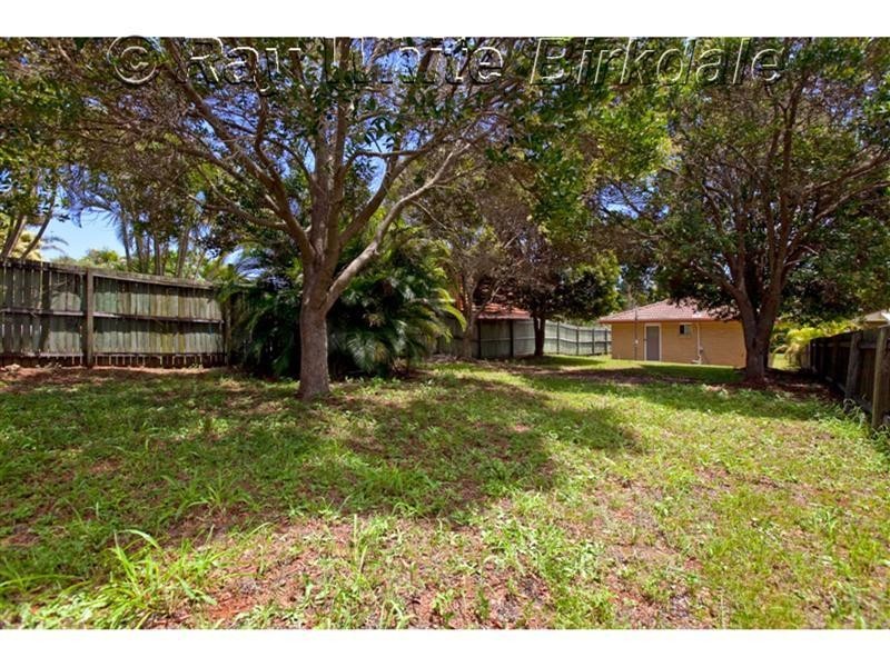 11 Valley Road, Wellington Point QLD 4160