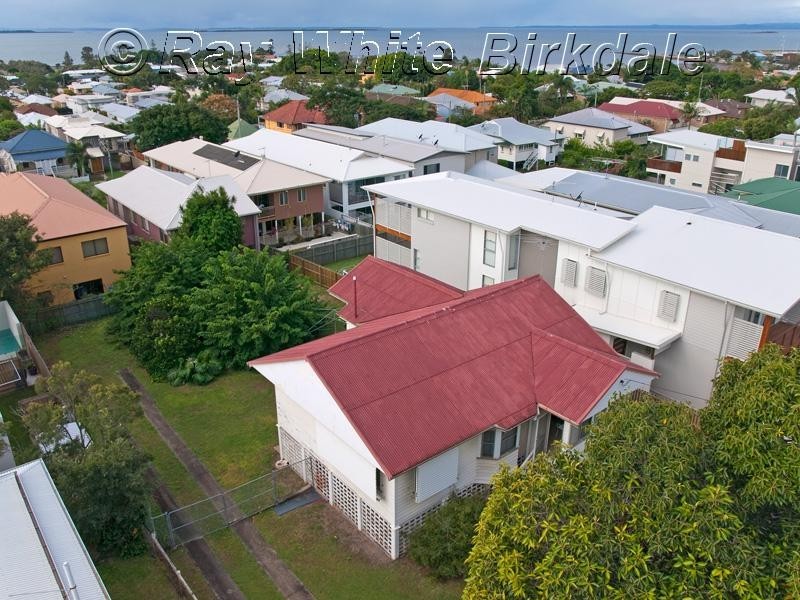 96 Melville Terrace, Manly QLD 4179