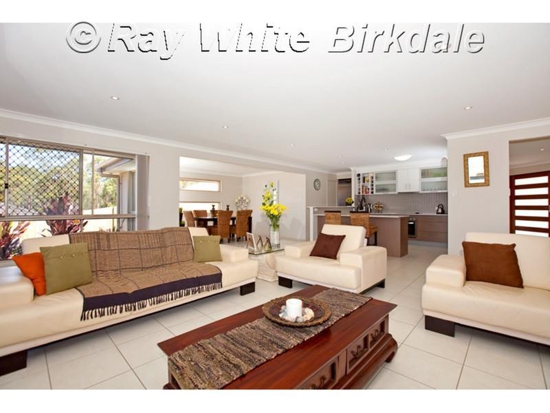 2 Kelby Close, Redland Bay QLD 4165