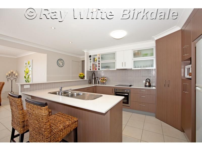 2 Kelby Close, Redland Bay QLD 4165
